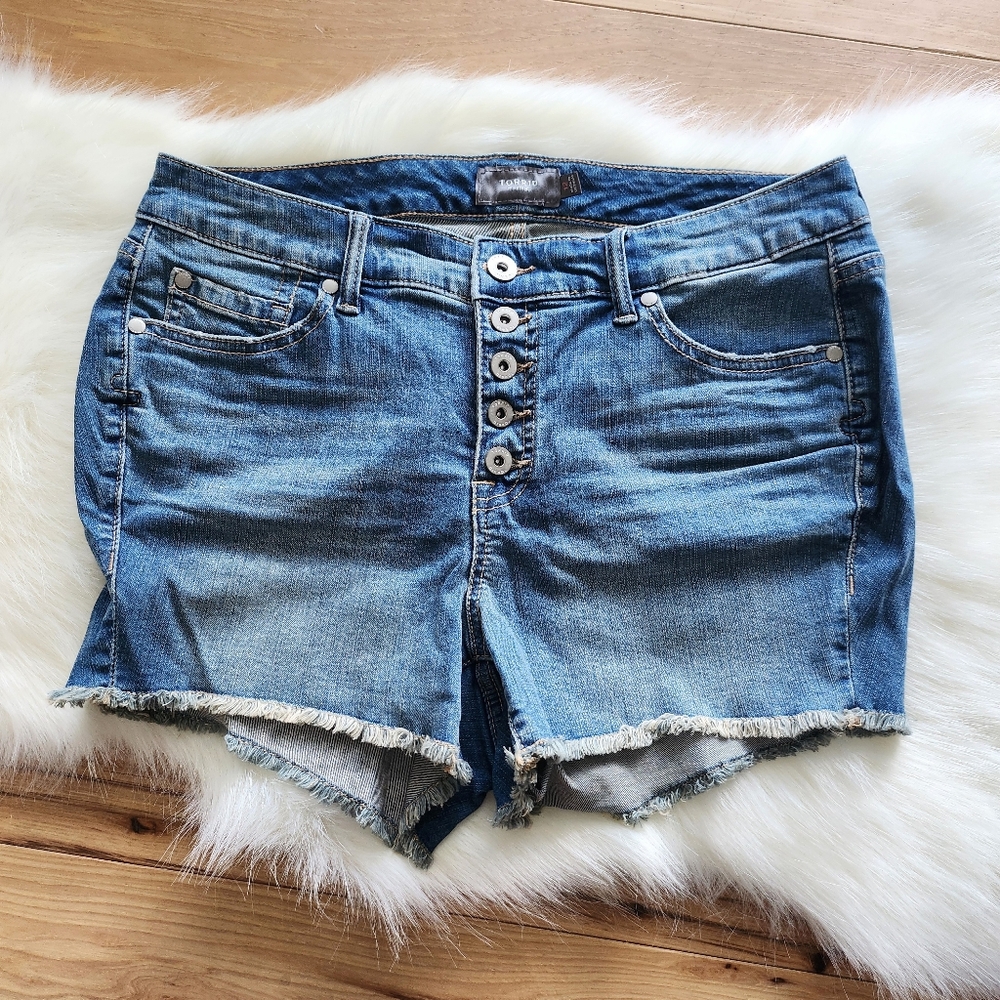 Torrid Skinny Short Short - Vintage Stretch Light Wash